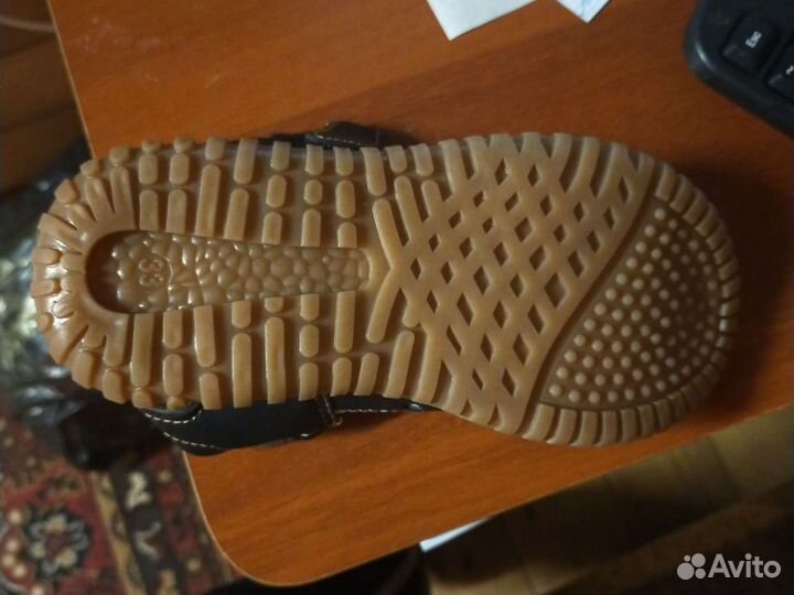 Сандалии новые для мальчика 33 р