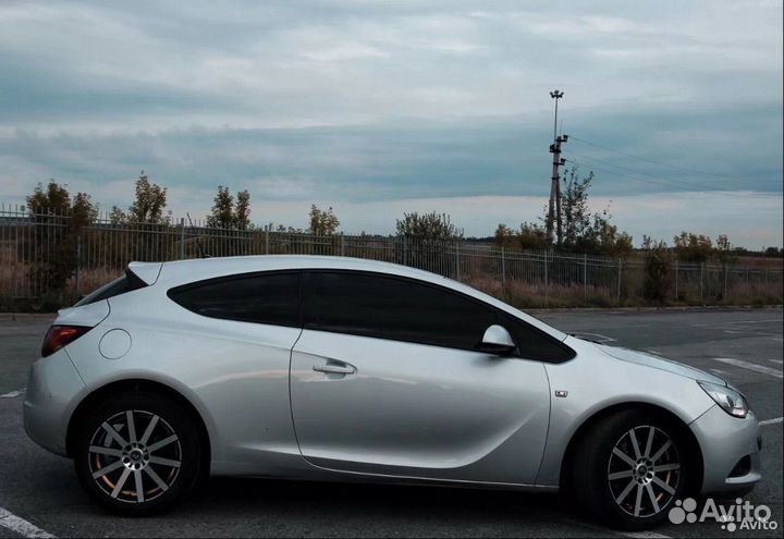 Opel Astra GTC 1.4 МТ, 2013, 155 000 км