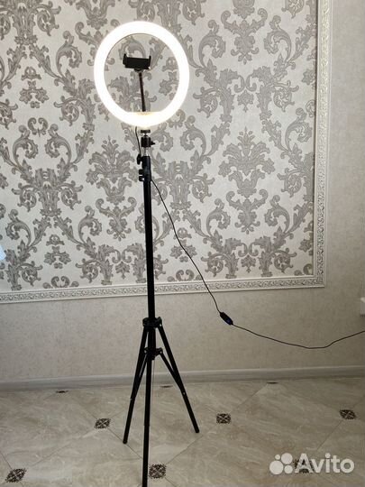 Кольцевая лампа со штативом