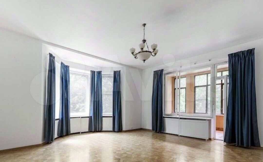 4-к. квартира, 225 м², 2/4 эт.