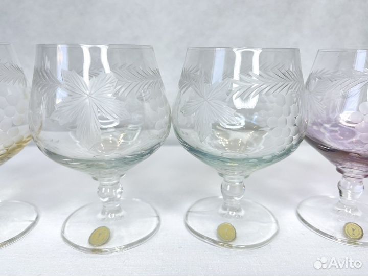 Набор цветных хрустальных бокалов