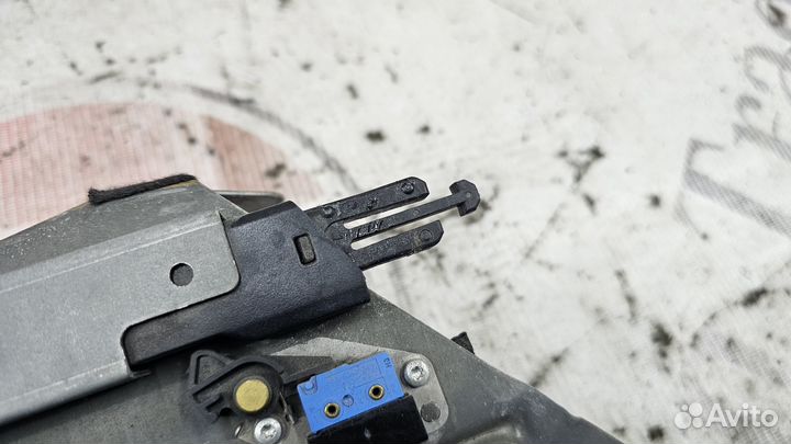 Механизм подачи ремня на Mercedes-Benz W140 CL SEC