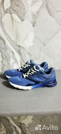 Кроссовки женские 37 размер бу