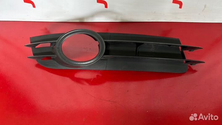 Накладка противотуманной фары передняя правая Audi