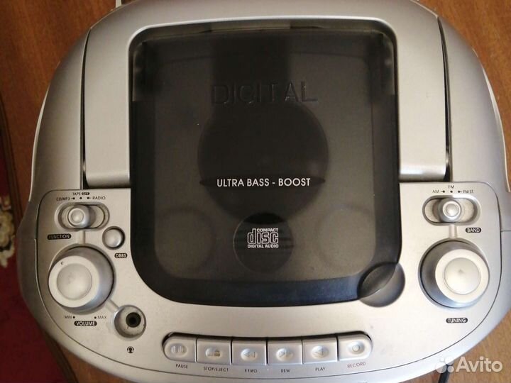 Магнитола Hyundai CD/кассетная