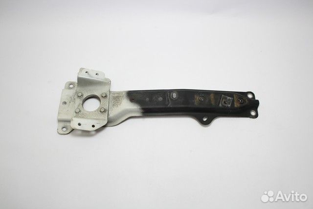 Суппорт радиатора 5908A082 Mitsubishi Pajero 4