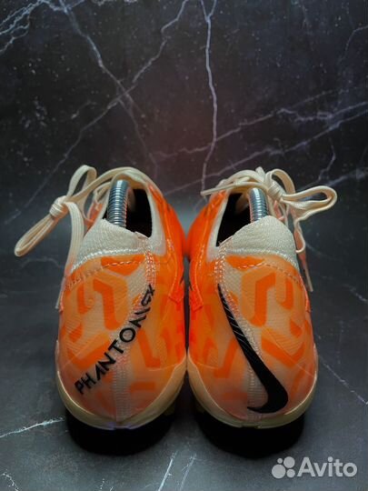 Футбольные бутсы nike phantom gx