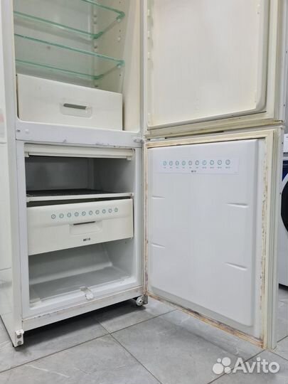 Холодильник Electrolux ERB3598