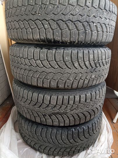 Bridgestone Blizzak Spike-01 185/60/15 с литьëм