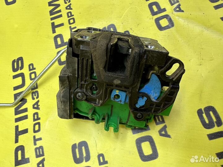 Замок двери передней левой Kia Rio 3