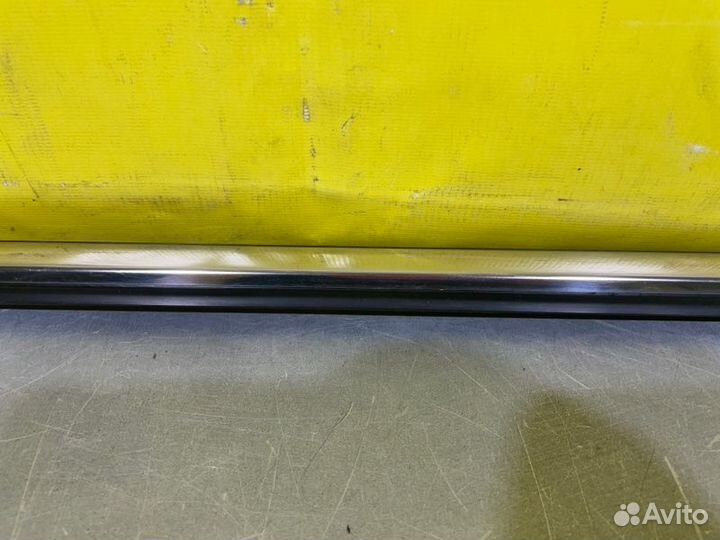 Молдинг стекла передний левый Nissan Patrol Y62