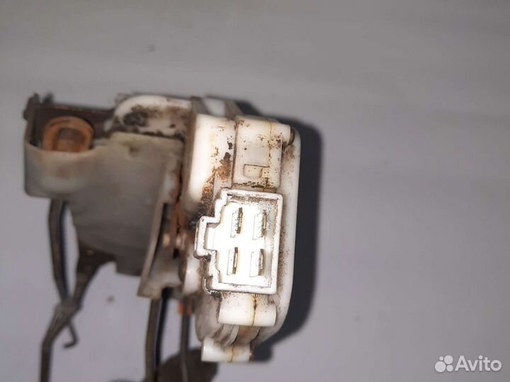 Замок передней левой двери Mitsubishi Galant 7