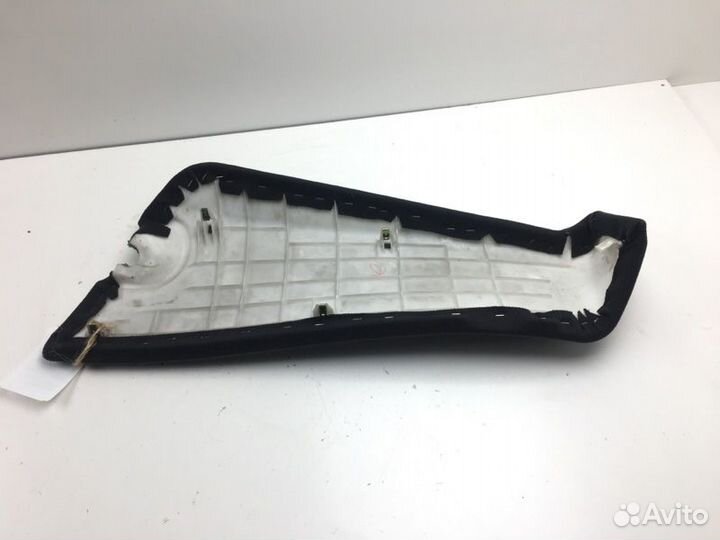 Накладка на стойку задняя правая Toyota Rav4