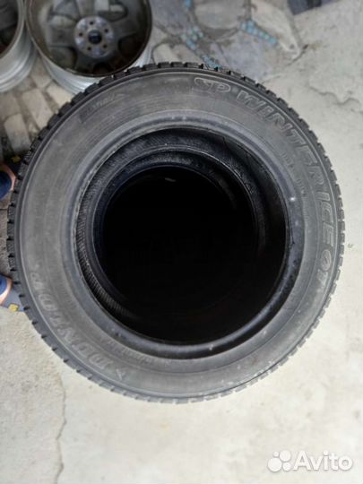 Dunlop SP Winter Ice 01 215/55 R16