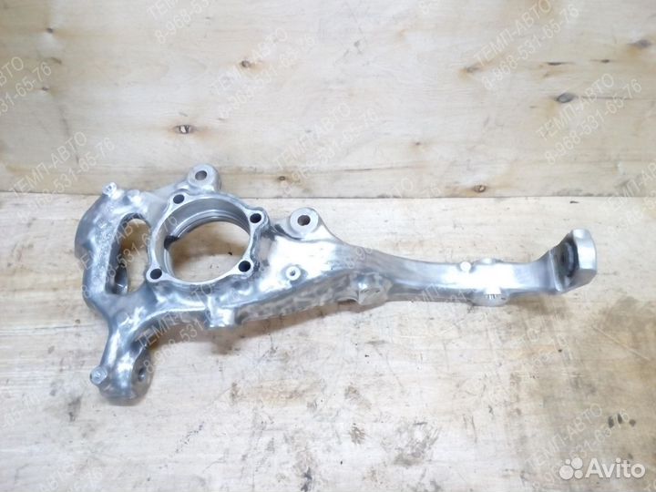 Кулак передний правый GLC X253 C253