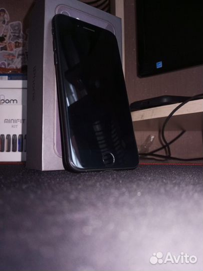 iPhone 8, 64 ГБ