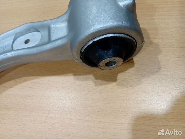 Рычаг передний верхний правый w220