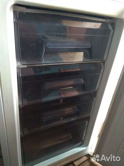 Морозильная камера Elenberg не работает