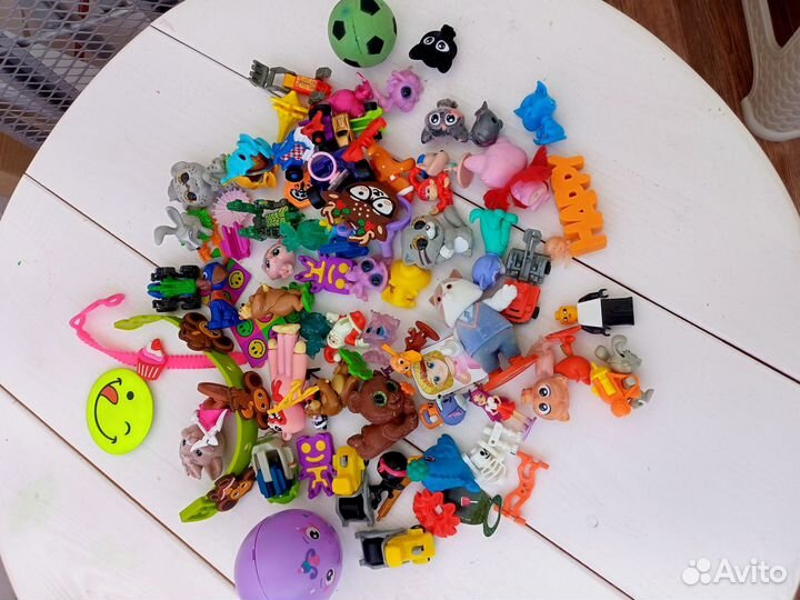 Игрушки из киндера пакетом