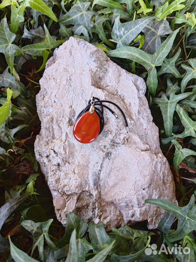 Подвеска с натуральным камнем на нити