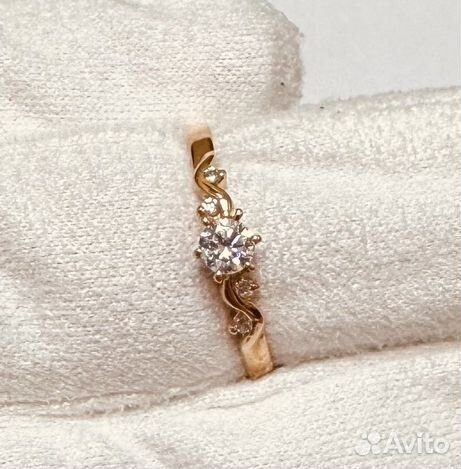 Золотое кольцо с камнем 17р