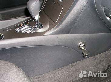 На Toyota Avensis 09- к-т блокираторов капот/АКПП