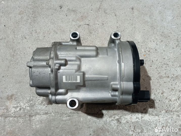 Компрессор кондиционера на Тойота Рав 4 2020 года