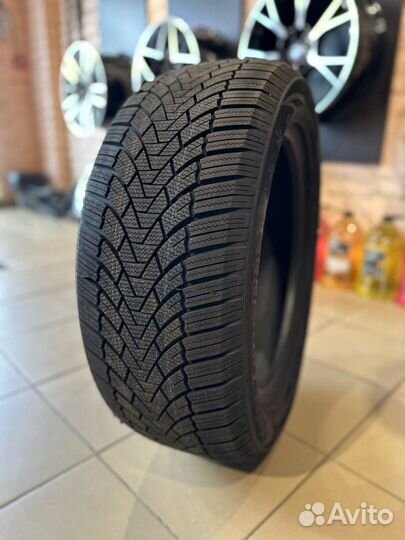 Sonix WinterXPro 888 175/70 R13 82T