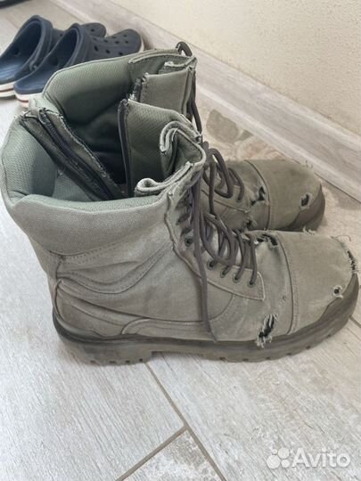 Balenciaga strike boots