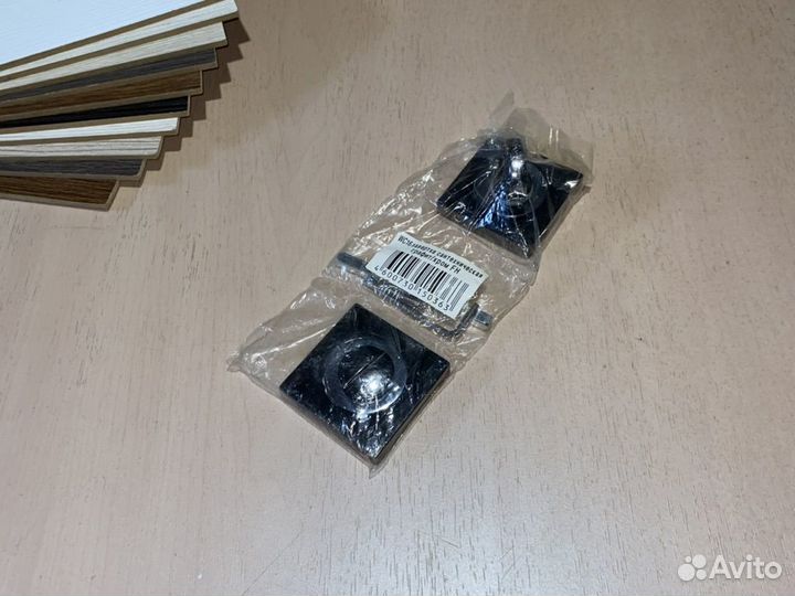 Поворотник для запирания межкомнатной двери