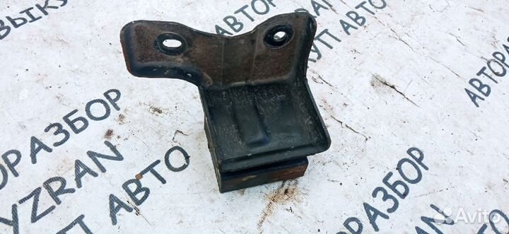 Отбойник резонатора Toyota Camry 40