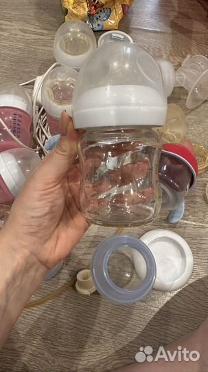 Молокоотсос и бутылочки от avent
