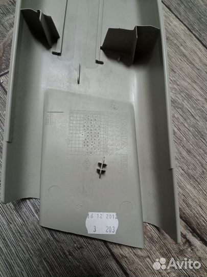 Накладка средней стойки правая Duster F4R 2020г