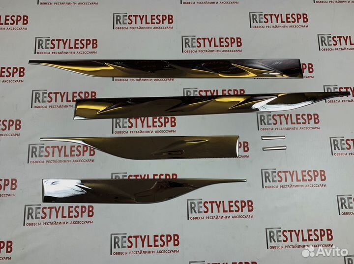 Молдинги дверей Toyota Rav4 (XA50) с20г