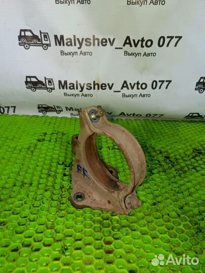 Кронштейн привода правый Ford Focus 3