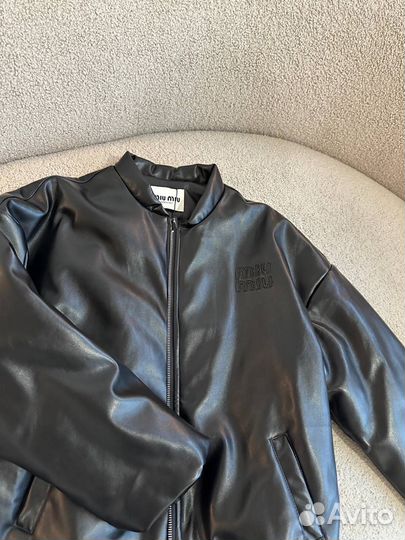 Кожаная куртка бомбер miu miu