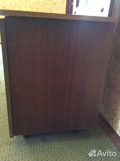 Продаю трюмо