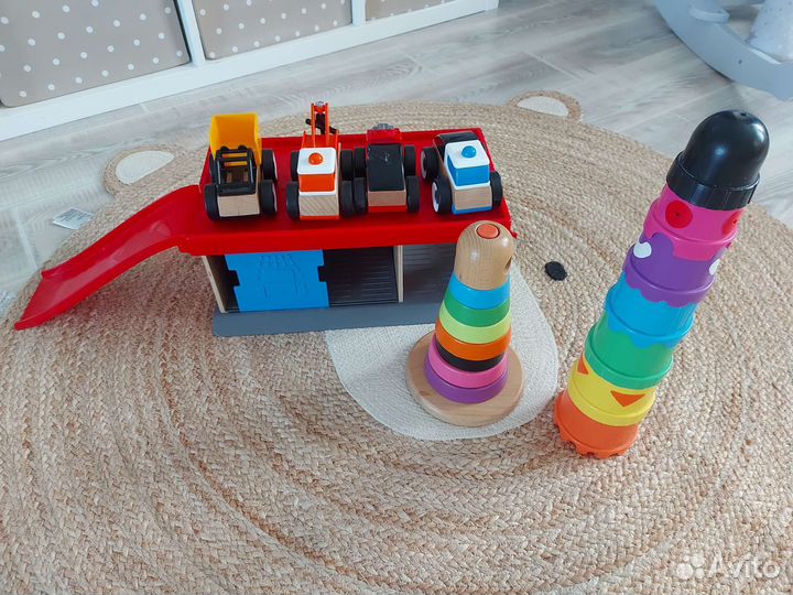 IKEA парковка, пирамида и сортер