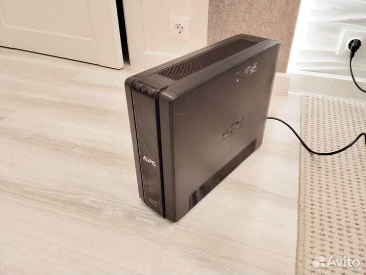 Источник бесперебойного питания APC Back-UPS Pro