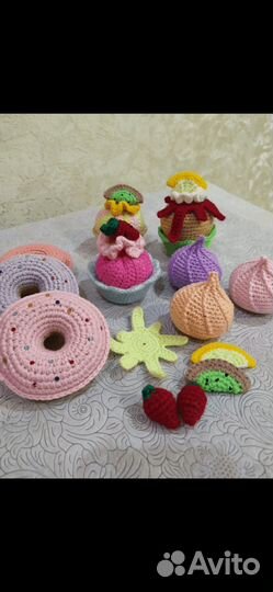 Набор вязаных игрушечных пирожных