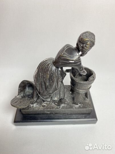Бронзовая статуэтка 