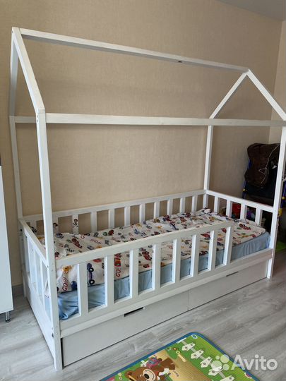 Кровать домик с ящиками и матрасом