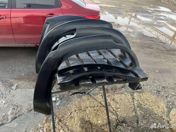 Расширители колесных арок Land Cruiser 200