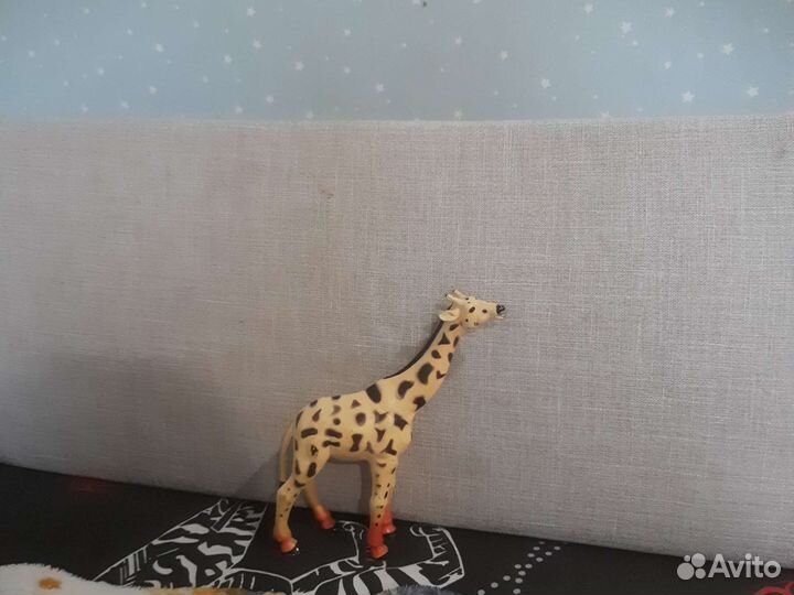 Жирафик игрушка