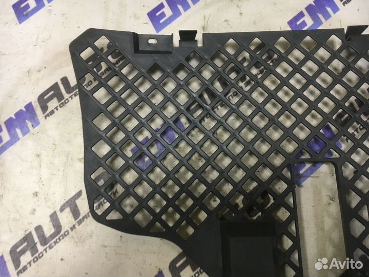 Накладка торпедо правая нижняя Шкода Октавия тур