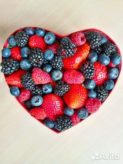 Букеты, коробочки с ягодами