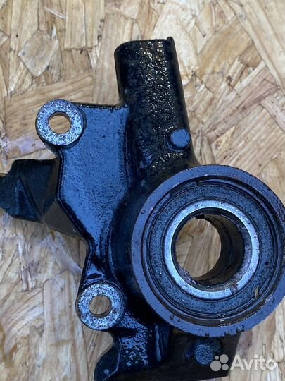 Передний правый кулак brp Commander Maverick