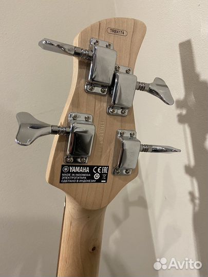 Бас гитара и комбик комплект