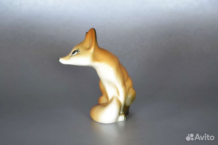 Лиса большая фарфоровая статуэтка