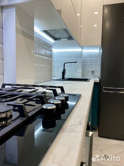 Кухня на заказ под потолок в Челябинске